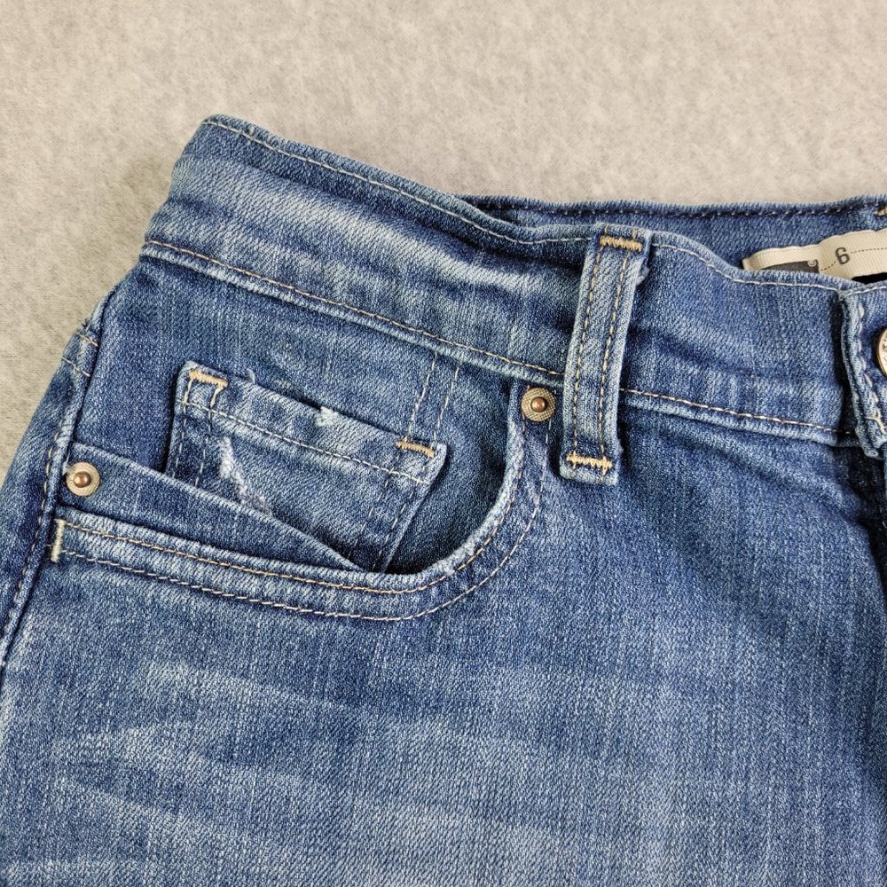 Womens Levis Capris Size 6 Blue Cuffed Stretch Cotton Straight Leg Mid Rise - Picture 3 of 15